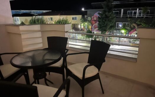 Чудесен тристаен апартамент срещу Мистрал