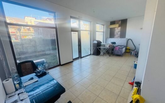 Магазин за продажба на главна улица в Свети Влас