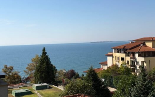 ТРИСТАЕН АПАРТАМЕНТ С УНИКАЛНА МОРСКА ПАНОРАМА В РАЙСКА ГРАДИНА – СВЕТИ ВЛАС! 🌊